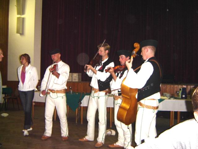 Zastranska muziak v akcii